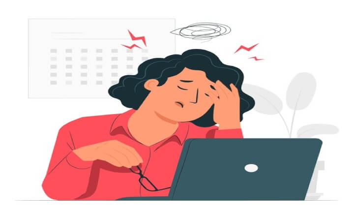 Una mujer está preocupada y con dolor de cabeza. Imagen que ilustra el tema Estrés y problemas de salud